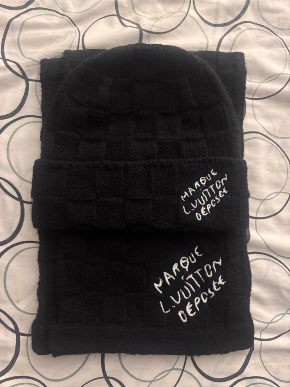 LV Damier Snug Beanie with scarf - Picture 1 of 1